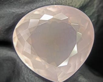 Faceted Pink Rose Quartz Heart: 11.15 Carats for Jewelry Making