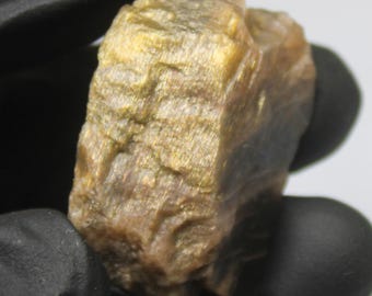 Raw Orange Sunstone Piece: Natural Gemstone for Jewelry Making (68.50 Carats, 35x26x13 mm)