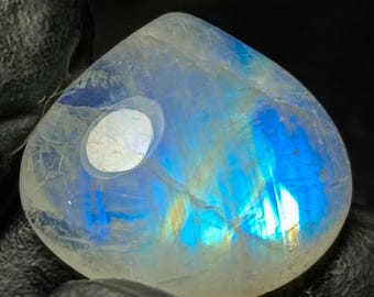 Rainbow Moonstone Heart Cabochon: 40.75 Carats for Jewelry Making