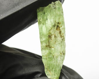 Raw Green Kyanite Piece: Natural Gemstone for Jewelry Making (24.85 Carats, 37x12x5 mm