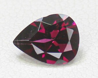 Pink Rhodolite Garnet Pear: Faceted Loose Gemstone (8x6x4mm, 1.40 Cts