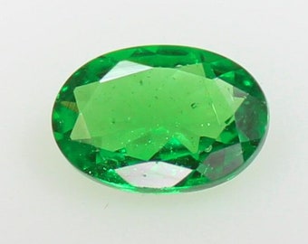 Natural Tsavorite Oval: Faceted Green Gemstone, 0.70 Carat (7x5x2 mm)