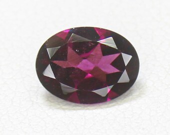 Pink Rhodolite Garnet: Faceted Oval Loose Gemstone (8x6x3mm, 1.35 Cts