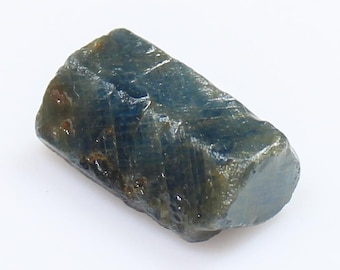 Natural Raw Blue Sapphire Crystal: Rough Gemstone, 29.00 CTS (19X12X8 MM)