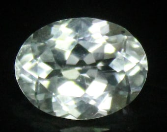 Faceted White Topaz: Oval Gemstone, 3.65 Carats, 11x8x5 mm