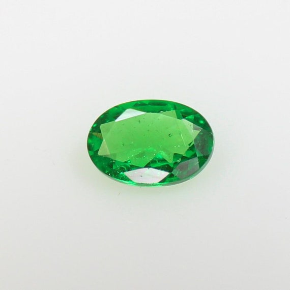 Natural Tsavorite Oval: Faceted Green Gemstone, 0.70 Carat (7x5x2 mm)
