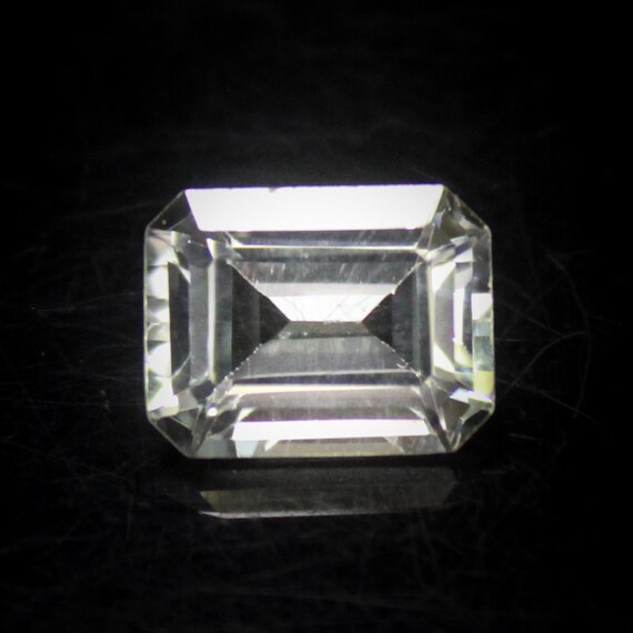 Faceted White Topaz Gemstone: 3.35 Carat Square, 10x7x5 mm
