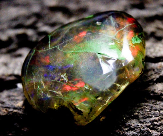 Ethiopian Opal Raw Specimen: Multi-Fire Rough Opal (41x29x13 MM, 103.95 Carats