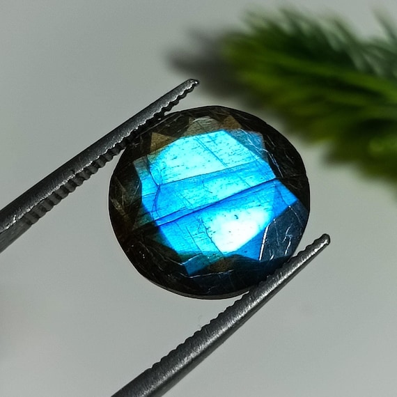 Faceted Round Labradorite Gemstone: Natural Loose Stone, 5.60 Cts (12X12X5 mm)