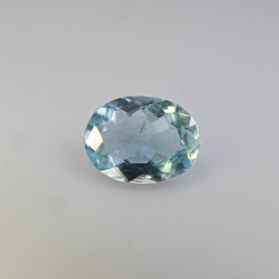 Faceted Blue Aquamarine Gemstone: Oval, 1.75 Carats (10x8x4 mm)