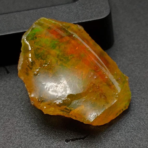 Natural Oil Ethiopian Opal Specimen, Rainbow Fire, Opal Rough (26x24x9 mm, 21.45 CTS)