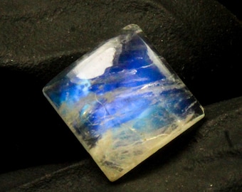 Rainbow Moonstone Cabochon: Square Gemstone for Jewelry Making (3.60 Carat, 10x10mm)