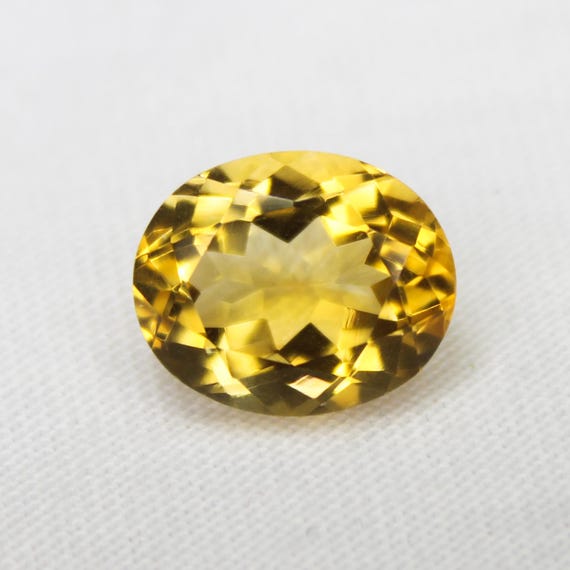 Faceted Yellow Citrine Gemstone: 3.80 Carat Oval Stone for Jewelry