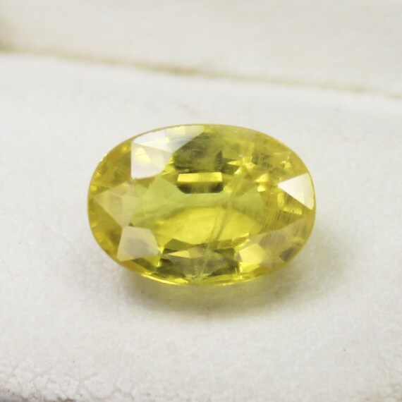 Natural Faceted Yellow Sapphire Piece In Oval Shape 1.80 Carats 8x6x4 mm Size