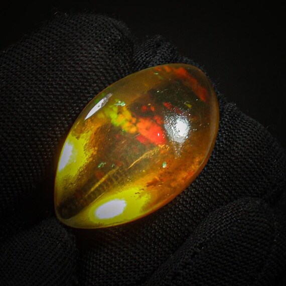 Tumble Opal Raw Crystal , Opal Tumbled, Natural Specimen Opal, Opal Smooth Polished Raw, Opal Crystal, Opal Rough 29.00 Carats, 30x18x12 mm