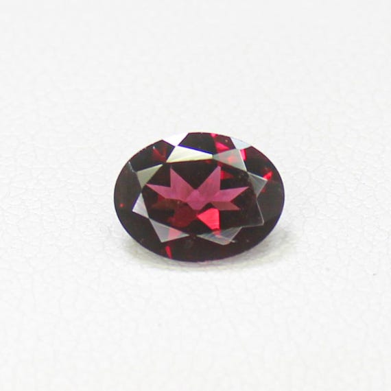 Faceted Pink Rhodolite Garnet: Oval Loose Gemstone (8x6x4mm, 1.50 Cts