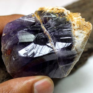 Natural Purple Amethyst Raw Piece In Rough Shape 629.65 Carats 59x45x34 mm