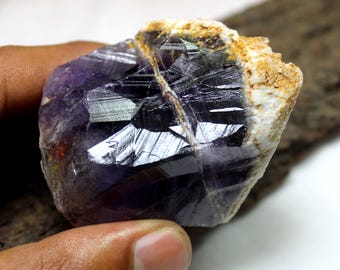 Natural Purple Amethyst Raw Piece In Rough Shape 629.65 Carats 59x45x34 mm