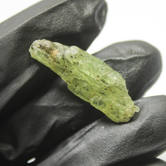 Raw Green Kyanite Piece: Natural Gemstone for Jewelry Making (11.60 Carats, 30x10x4 mm
