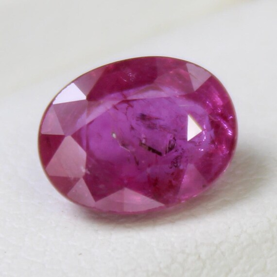 Faceted Pink Sapphire Gemstone: Oval Cut, 1.80 Carat
