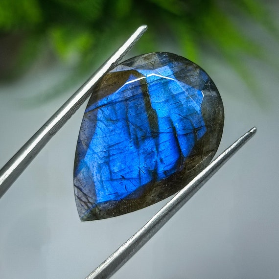 Pear Labradorite Gemstone: Black Rainbow Faceted Loose Stone (24x17x7mm, 15.00 Cts)