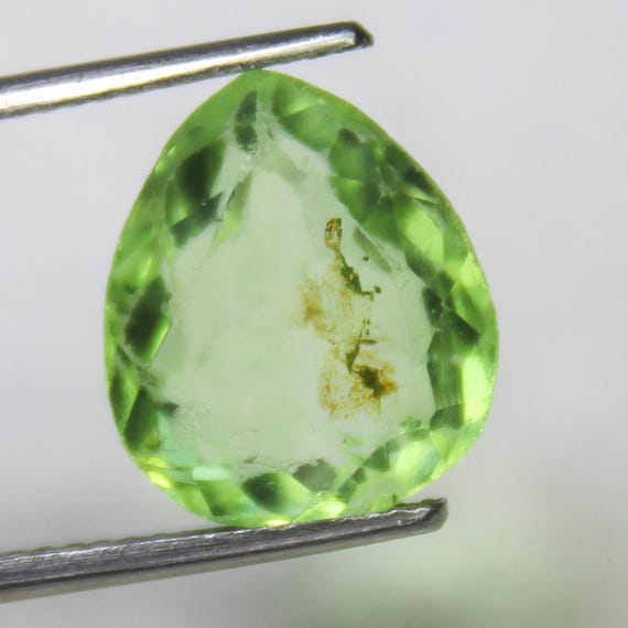 Natural Faceted Green Colour Fluorite Gemstone : Pear Shape, 7.10 Carat (13x11x7 MM)