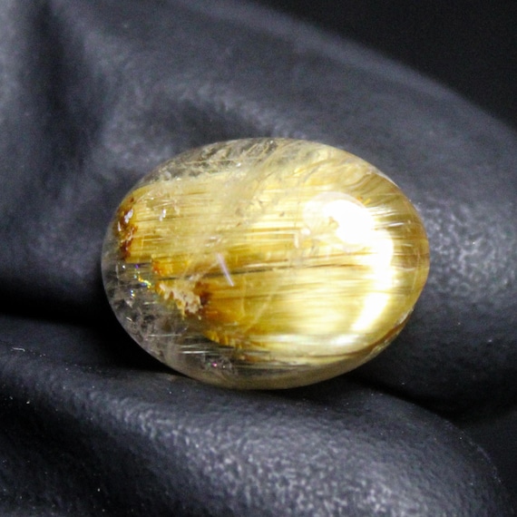 Golden Rutile Quartz Cabochon: 8.70 Carat Oval Gemstone for Jewelry Making