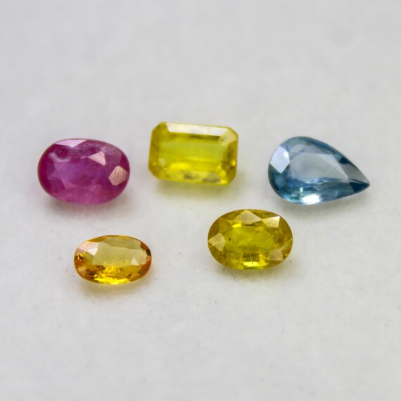 Natural Faceted Multi Sapphire Lot: 4.70 Carats, Heated