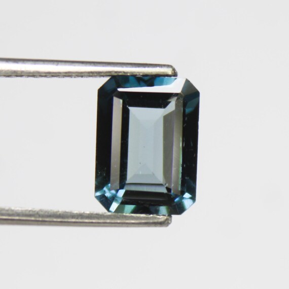 Natural London Blue Topaz Gemstone: 2.60 Carat Rectangle, 9x7x4 mm