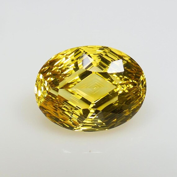 Faceted Yellow Citrine Gemstone: Oval, 14 Carats (18x14x10 mm)
