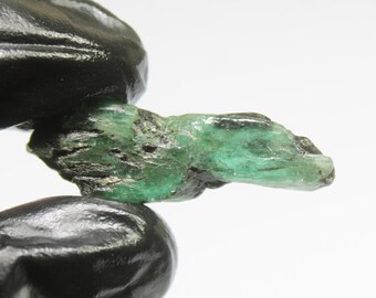 Raw Green Kyanite Piece: Natural Gemstone for Jewelry Making (27.00 Carats, 37x13x6 mm