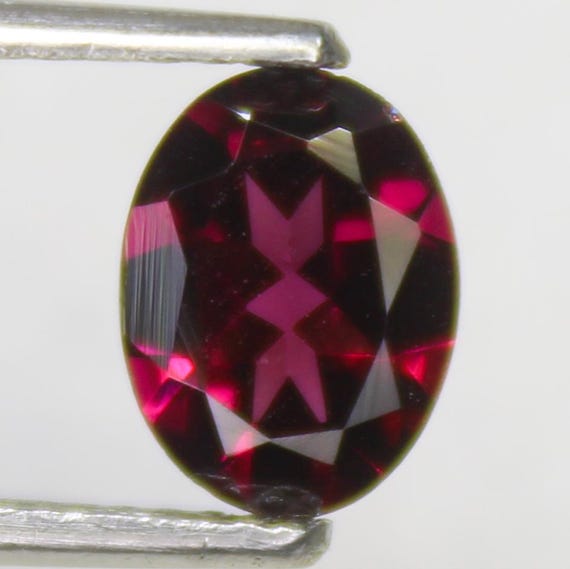 Faceted Red Rhodolite Garnet In Oval Shape: (1.10 Carat - 6x8x3 MM Size)