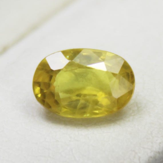 Natural Faceted Yellow Sapphire Piece In Oval Shape 0.90 Carats 7x5x3 mm Size