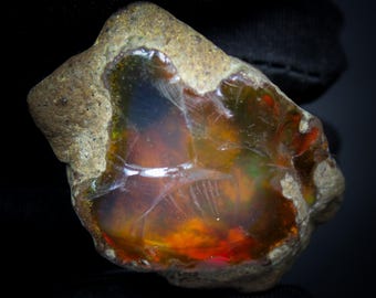 Natural Ethiopian Opal Raw with Fire (44x32x20mm, 158.60Cts)