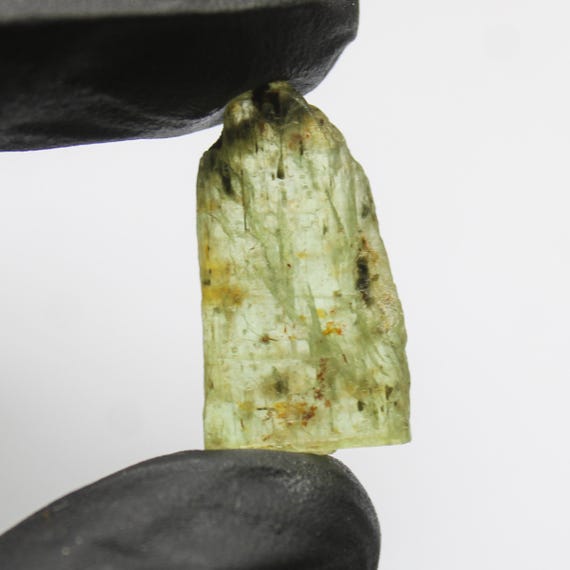 Raw Green Kyanite Piece: Natural Gemstone for Jewelry Making (13.75 Carats, 25x14x3 mm