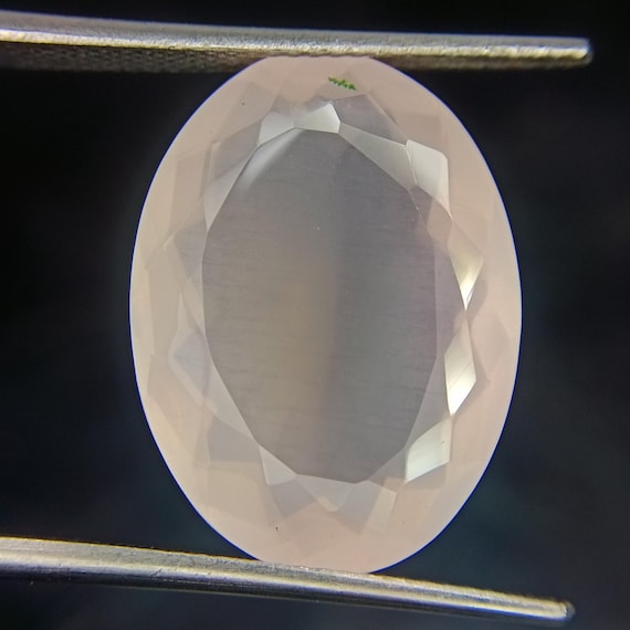 Faceted Pink Rose Quartz Gemstone: 14.65 Carat Oval Stone