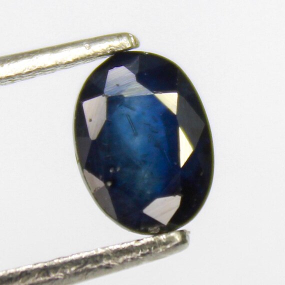 Faceted Oval Blue Sapphire Gemstone: 1.10 ct, 7x5x3 mm
