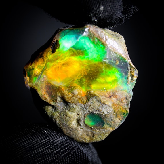 Natural Ethiopian Opal Raw Specimen: Rainbow Fire Crystal (28x25x10 MM, 39.70 CTS)