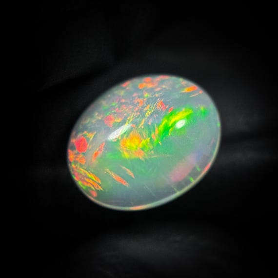 Natural Ethiopian Opal Cabochon: 2.50Ct Oval Wello Fire Opal, 11x9x5mm