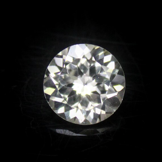 Faceted White Topaz Gemstone: 4.50 Carat Round Stone for Jewelry