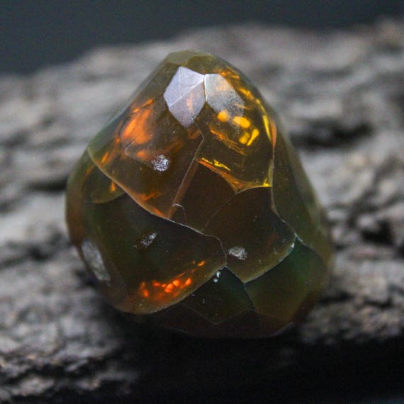Ethiopian Opal Raw Specimen: Multi Fire Faceted Opal (33x29x26 MM, 135.10 Carats)