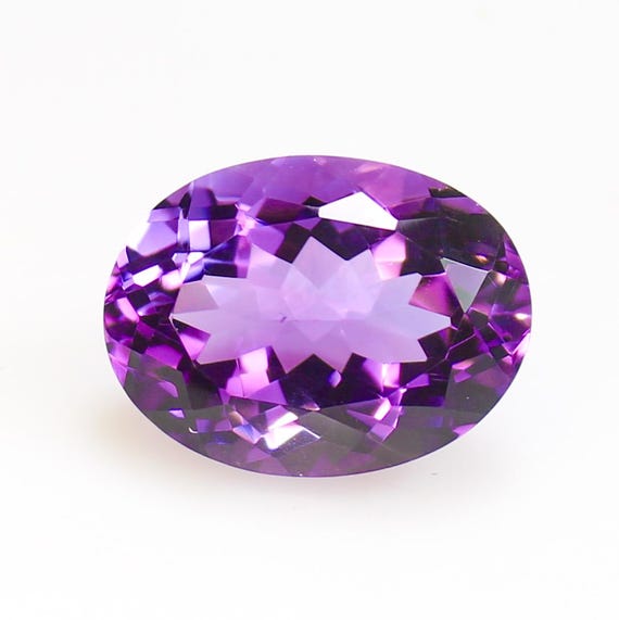 Natural Faceted Purple Amethyst Gemstone: Oval, 18.90 CT (20x15x11 mm)