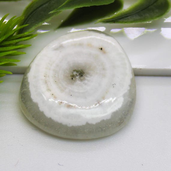 Solor Quartz Cabochon: Trillion Gemstone for Jewelry Making (24x23x5 Carats, 23.40 mm)