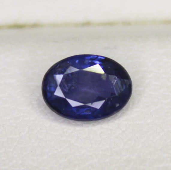 Natural Faceted Blue Sapphire Piece In Oval Shape 0.80 Carats 6x5x3 mm Size
