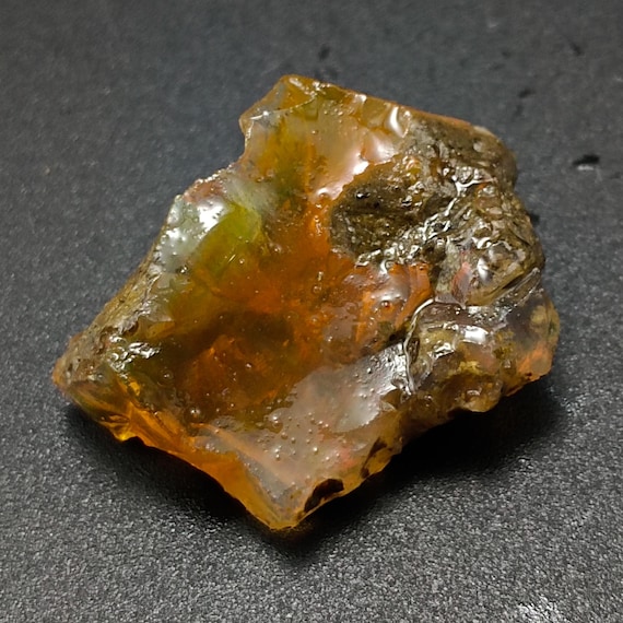 Natural Oil Ethiopian Opal Specimen, Rainbow Fire, Opal Rough (27x20x10 mm, 23.25 CTS)