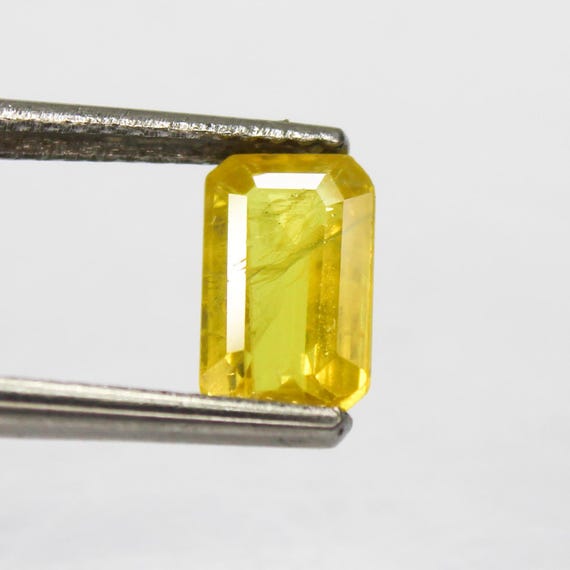 Faceted Yellow Sapphire: Square Cut Gemstone, 1.44 CT