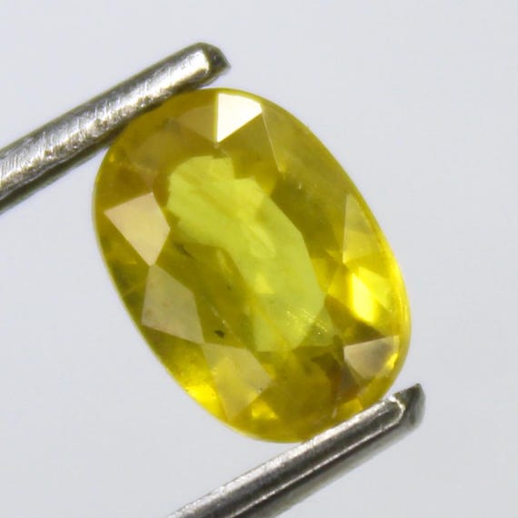 Natural Faceted Yellow Sapphire Piece In Oval Shape 1.25 Carats 7.5x5x3.5 mm Size