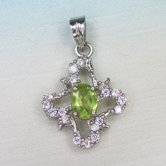 Natural Green Peridot Sterling Silver Pendant Necklace - August Birthstone