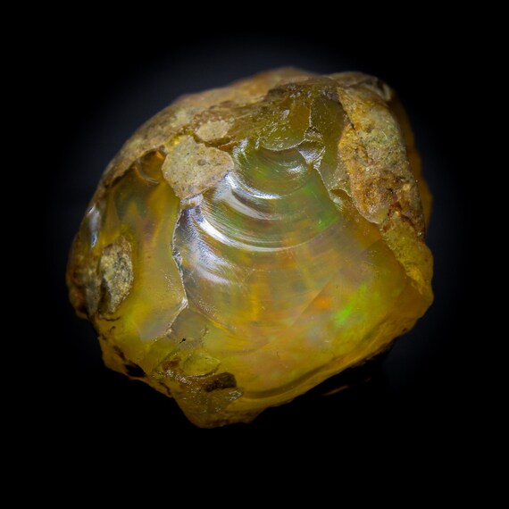 Natural White Ethiopian Opal Raw with Fire (36x31mm, 202.35Cts)