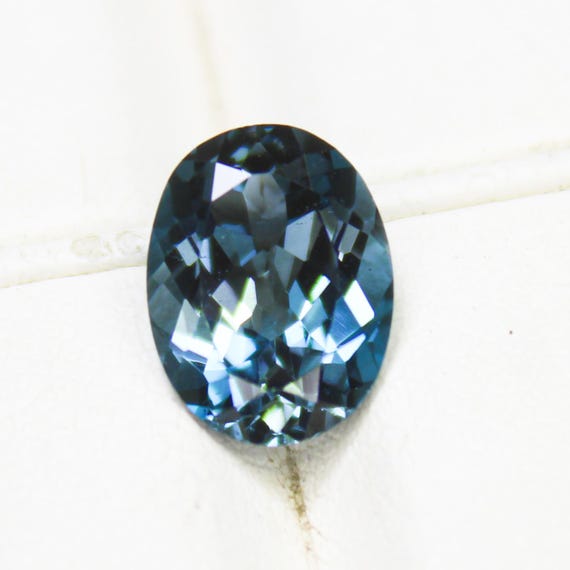 Natural London Blue Topaz Gemstone: 2.70 Carat Rectangle, 10x7x5 mm